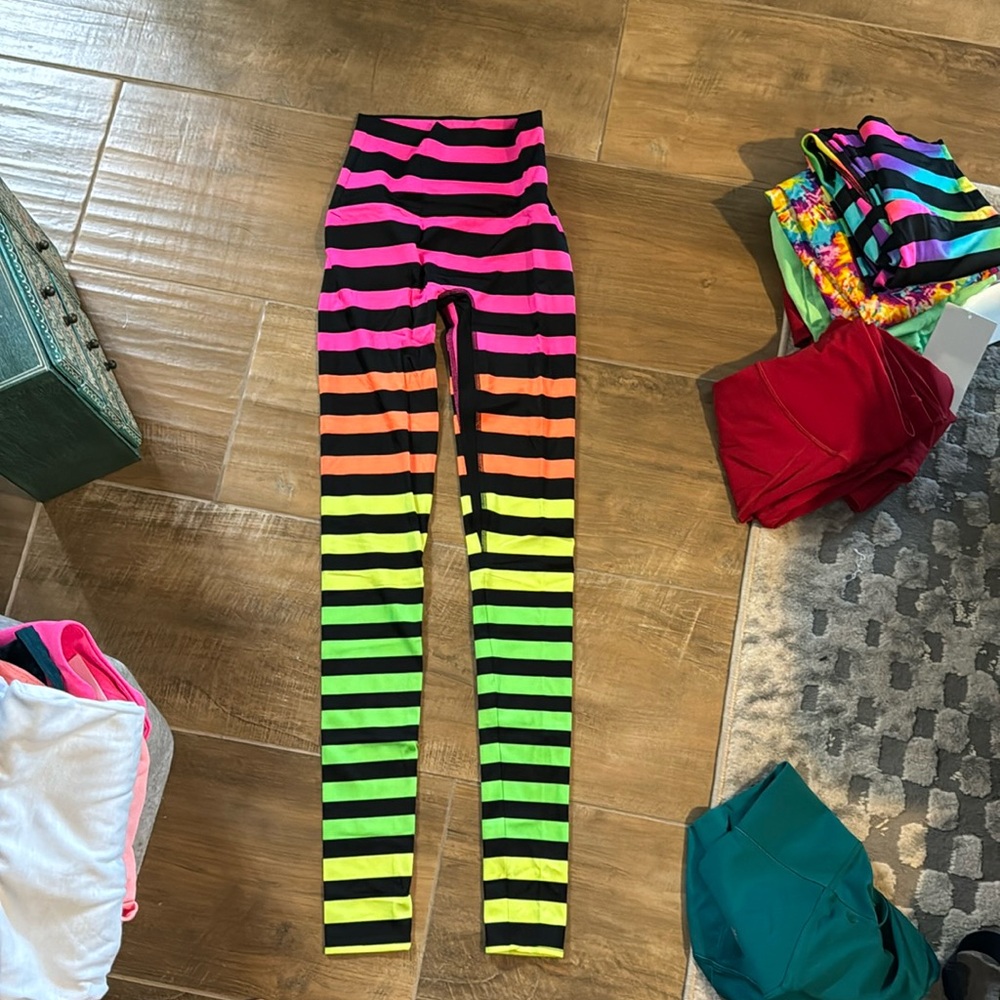 K-DEER LONG LEGGINGS! Sz XS.....very stretchy!